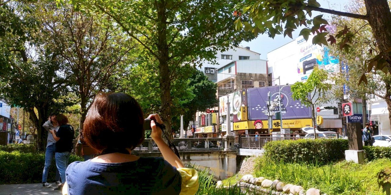 外籍藝術家邀女愛滋感染者自錄生活 