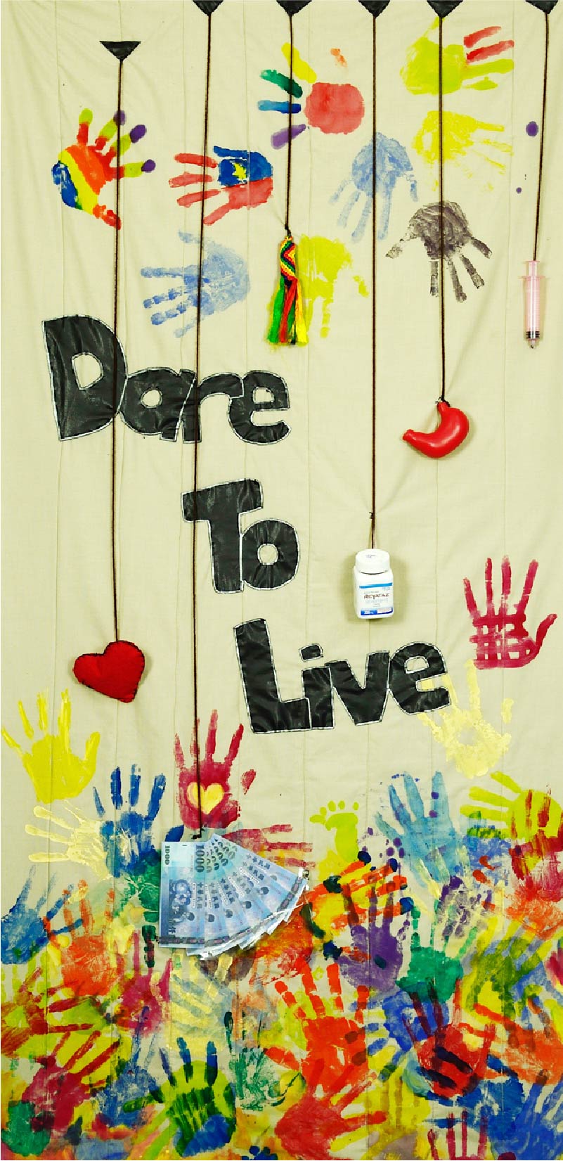 2011主題：Dare To Live (勇敢的活著)丨愛滋被單創作(標題圖檔)