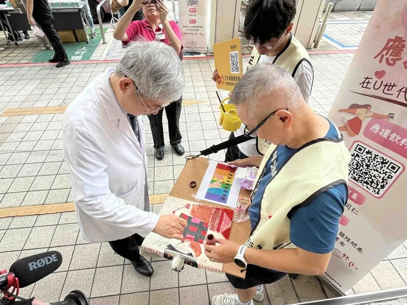 愛滋感染者憂歧視不敢踏入診間 民團用咖啡應援走入醫院盼累積信任 | 聯合新聞網(標題圖檔)