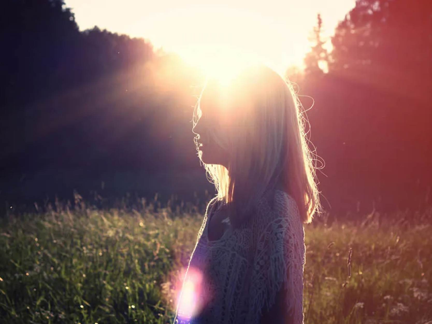 《女性》雍容，受苦，都是一笑而過(標題圖檔)