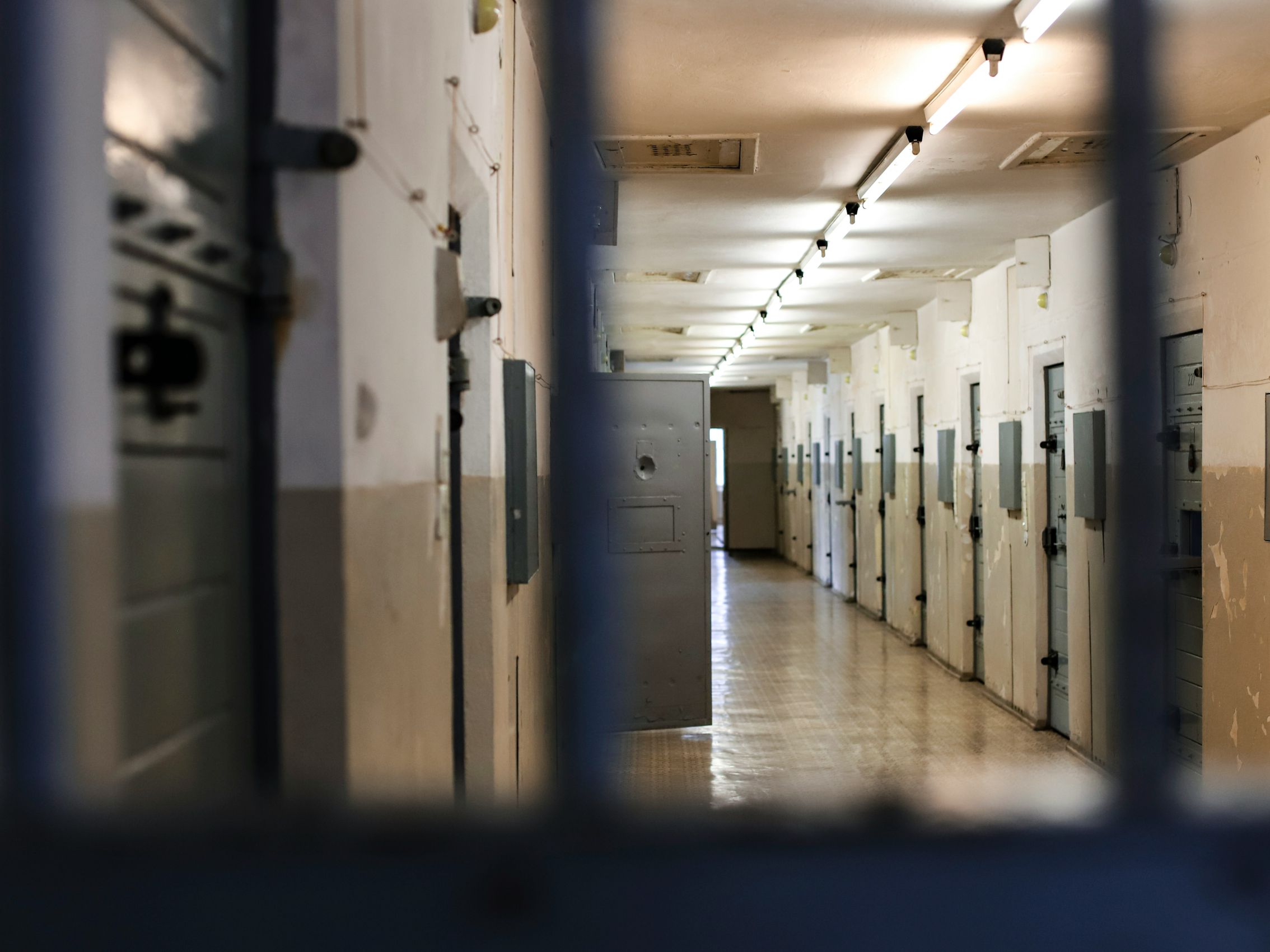 《藥癮》感染愛滋的服刑歲月裡...丨​鳶仔【POZstory陽性故事】(標題圖檔)