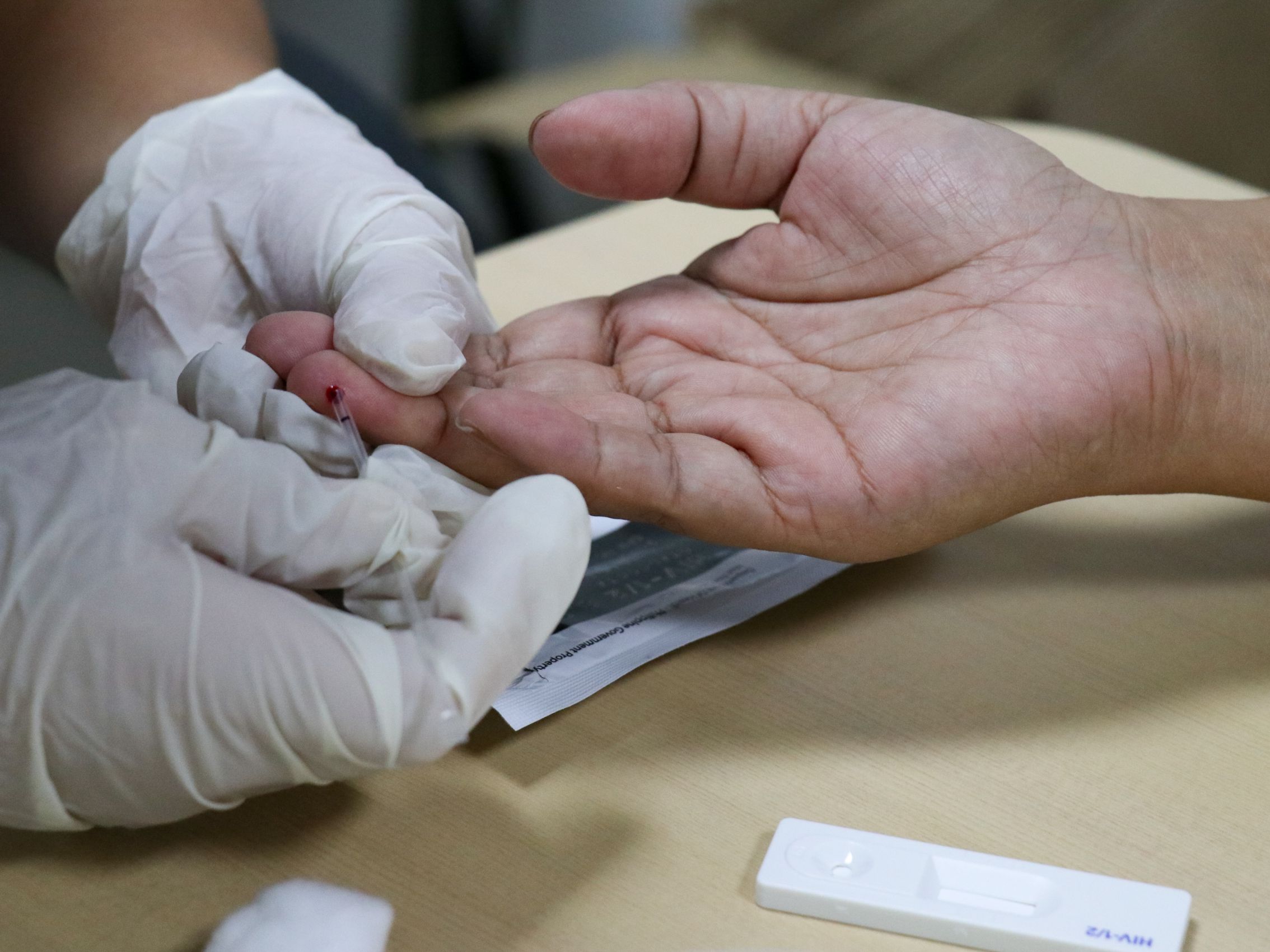 《Chemsex》匿名快篩救了我的命丨​​小龍【POZstory陽性故事】(標題圖檔)