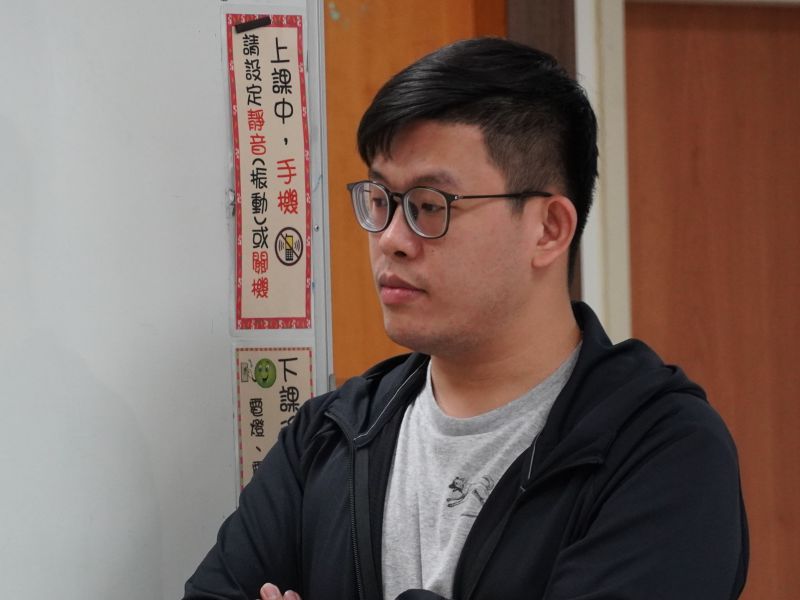 【黑暗中的光 】李振銘/會計專員 NO.019(標題圖檔)