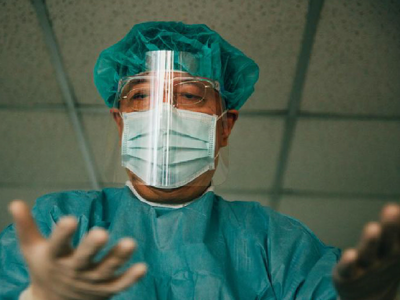 拒絕恐慌，而非拒絕病患：我的門診不怕愛滋病毒帶原者｜報導者(標題圖檔)