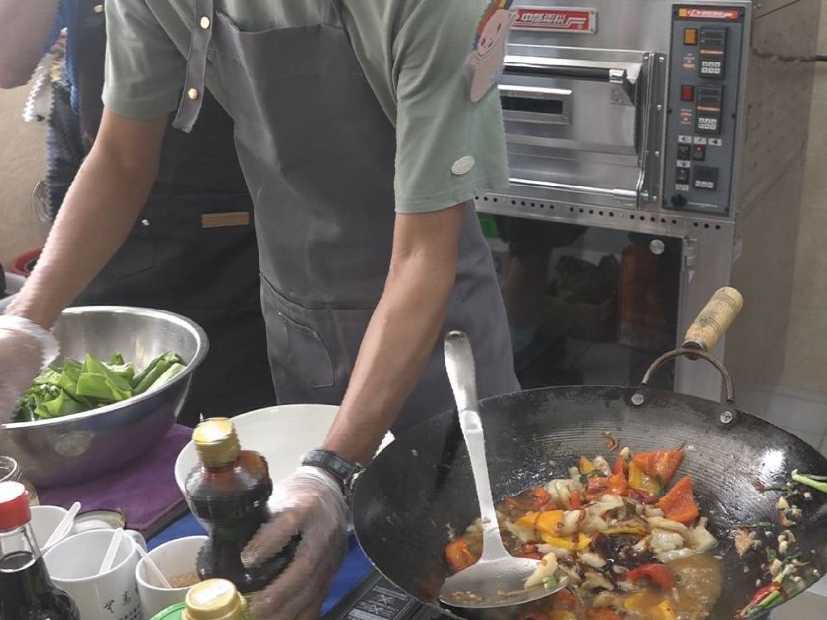 茄荖山莊創意廚藝賽 參賽者大展身手(標題圖檔)